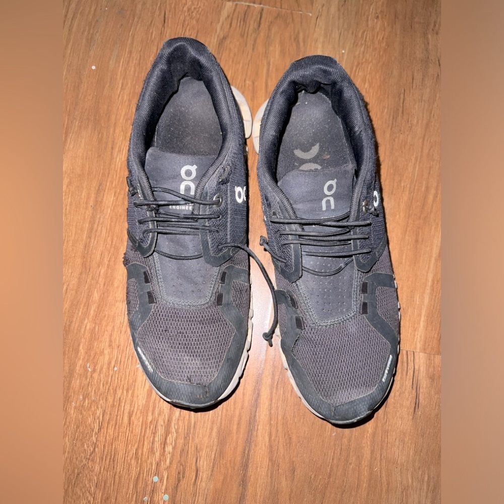 On Running Cloud 5 Black White Womens Size 7